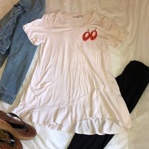 Asymmetrical hem flowy pocket tee